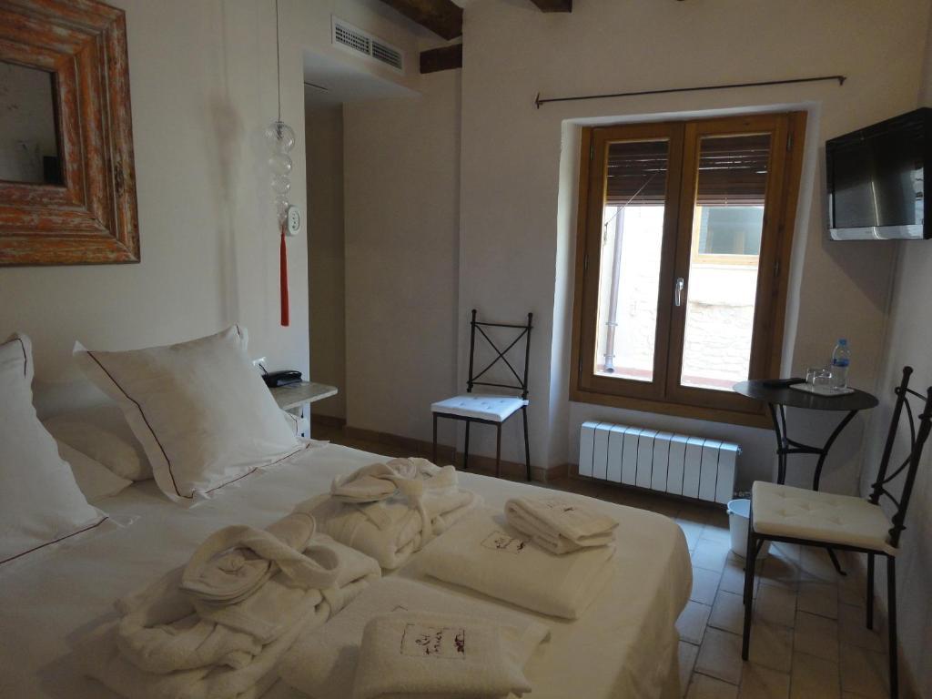 Hotel Rural Cal Torner Adults Only Guiamets Room photo