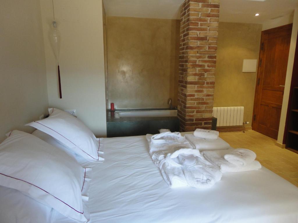Hotel Rural Cal Torner Adults Only Guiamets Room photo