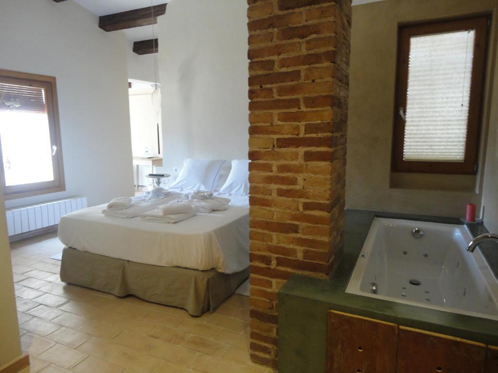 Hotel Rural Cal Torner Adults Only Guiamets Room photo